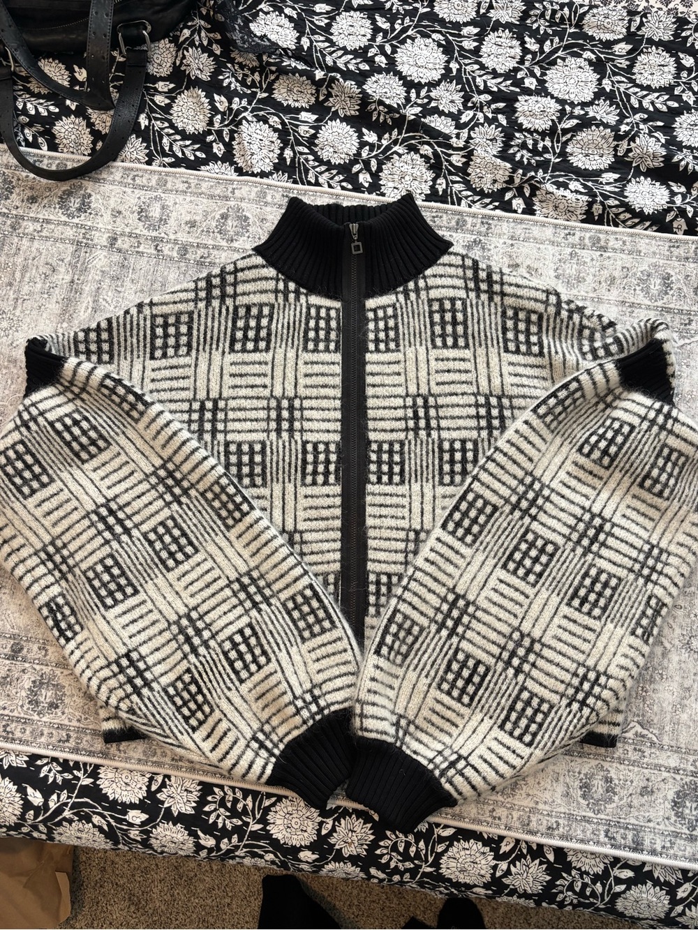 Sarah Pacini Black and Cream Zip-Up Sweater Cardigan turtleneck